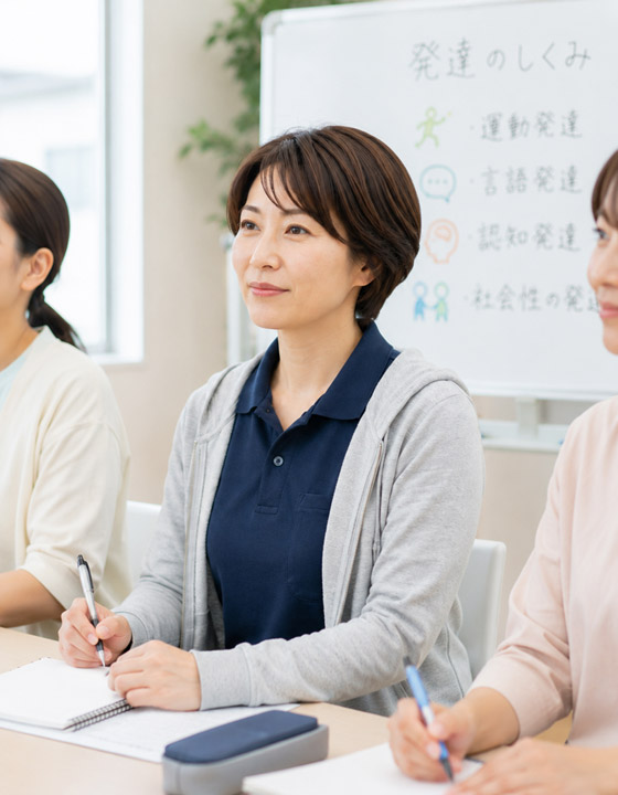 先輩インタビュー 指導員Cさん 所内の勉強会や研修は 社会福祉法人 立葵会 岐阜県瑞穂市「タチアオイの教室」