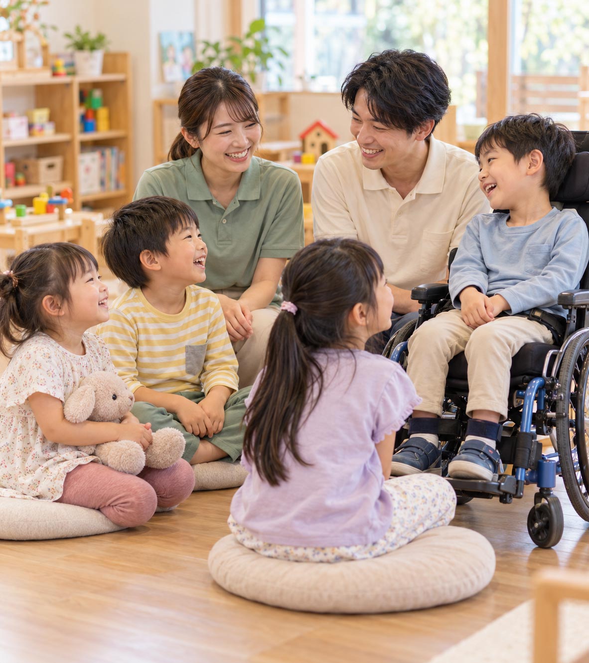 社会福祉法人 立葵会　スタッフと子どもたちの笑顔　岐阜県瑞穂市
